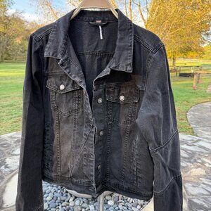 Free People Women's Rumors Black Denim Jacket in Size XL